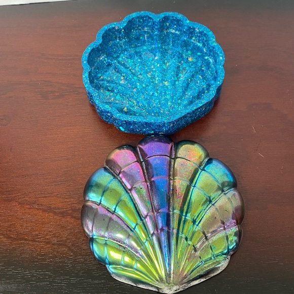 Shell Jewelry / Storage Box - Picture 4 of 9